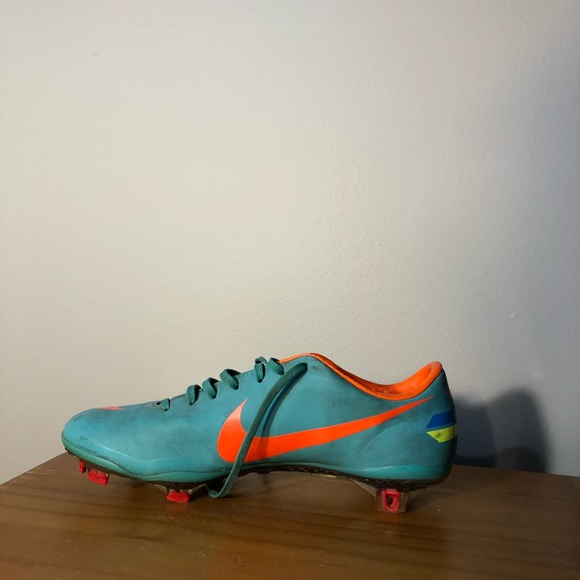 NIKE blue SOCCER shoes - Picture 2 of 4